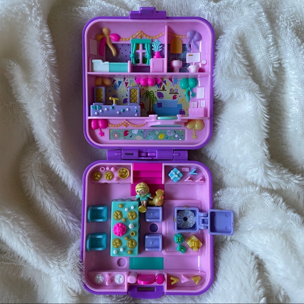 Polly Pocket Partytime Surprise Keepsake Compact